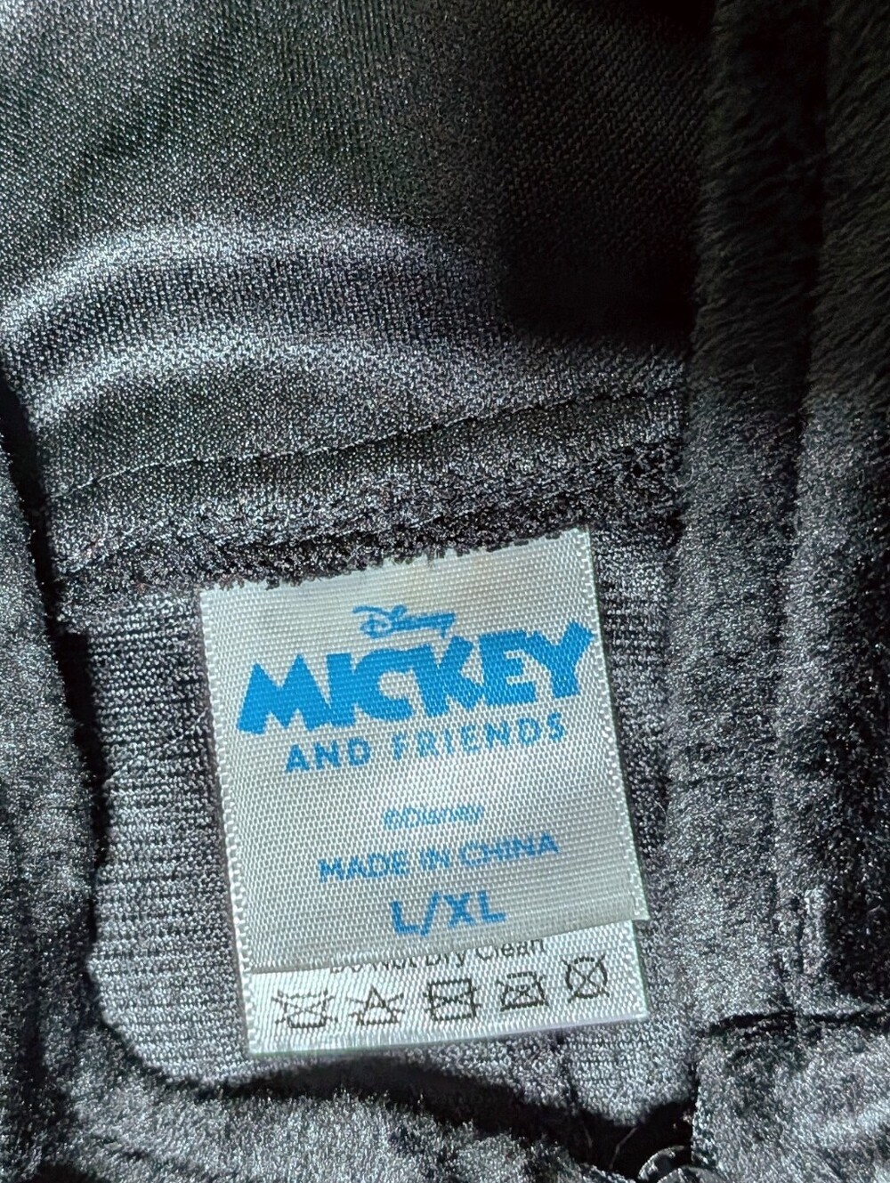 Disney Adult Mickey Costume - Picture 9 of 10